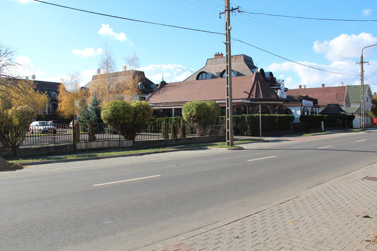 Karikas Hotel Hajdúszoboszló Exterior foto